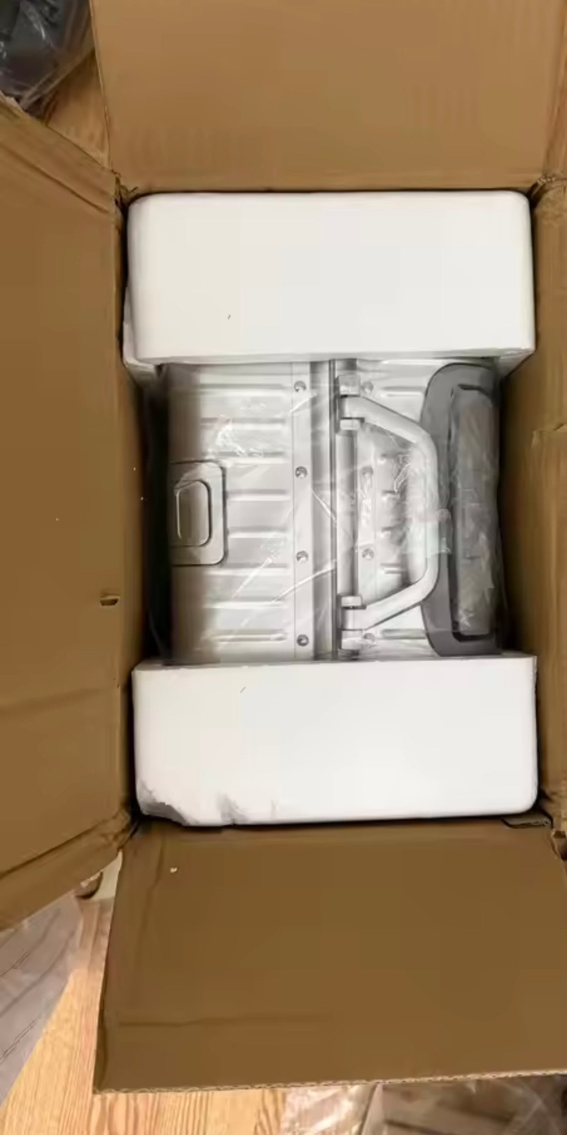 KUIRR Atlas Suitcase