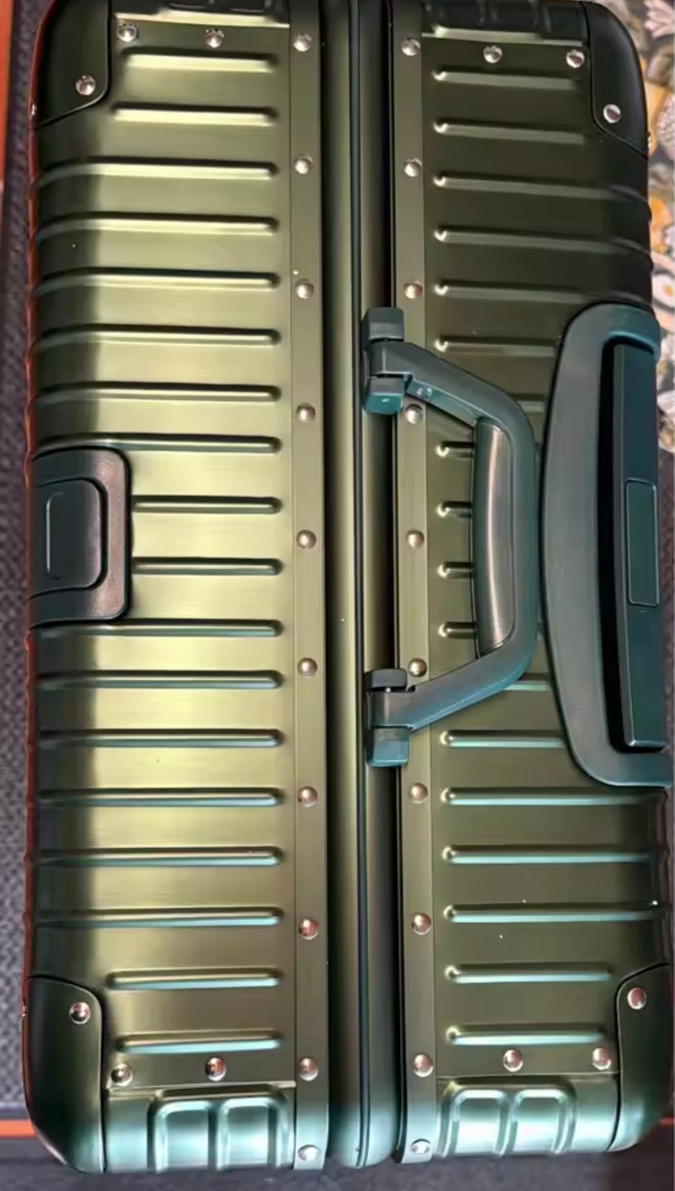 KUIRR Atlas Suitcase