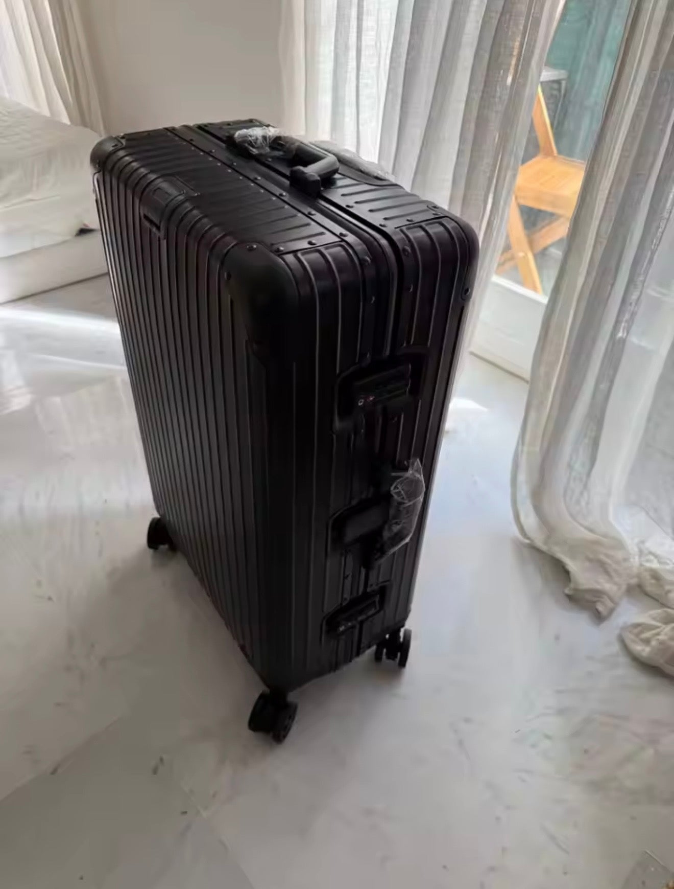 KUIRR Atlas Suitcase