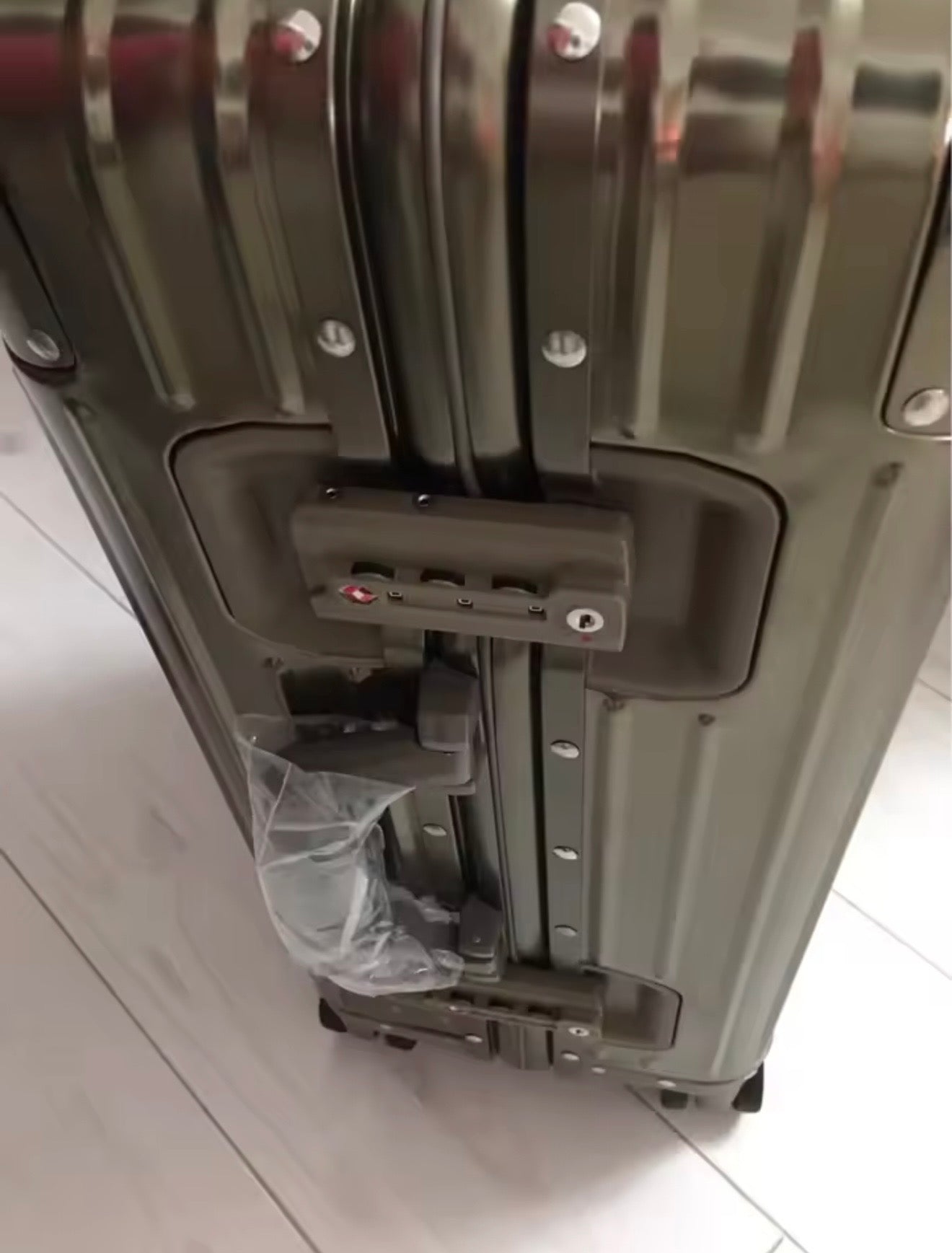 KUIRR Atlas Suitcase