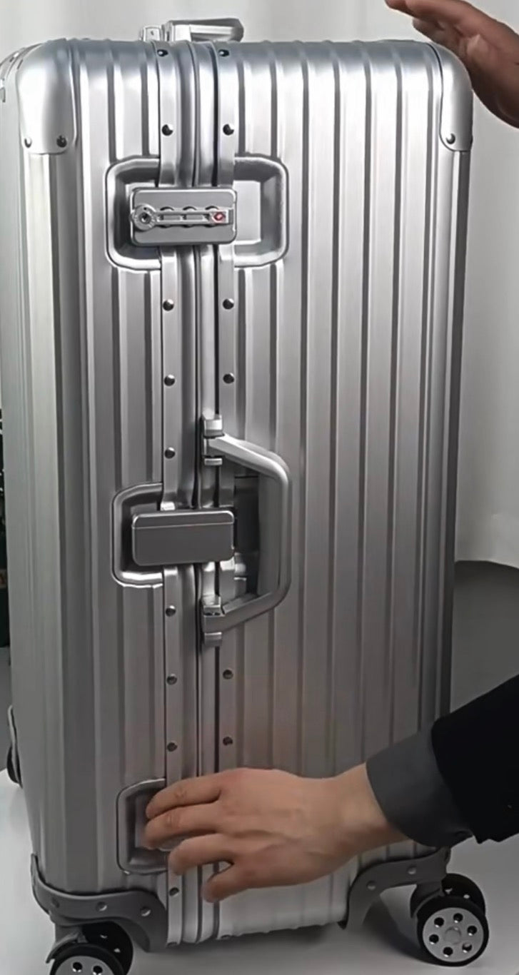 KUIRR Atlas Suitcase